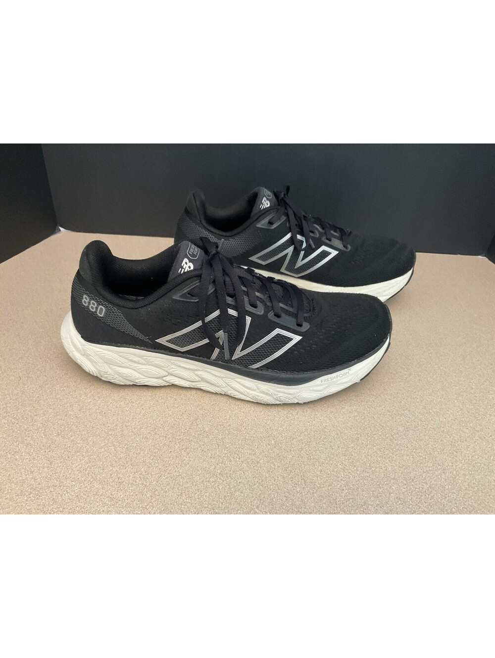 Womens New Balance Fresh Foam X 880v14 Running Shoes. Size 9B. Nice Shoes!